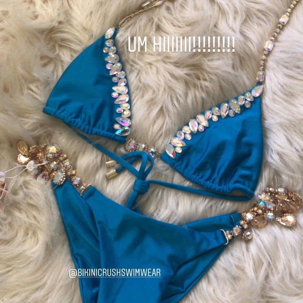 Bikini crush swimwear size small top medium bottoms ( bottoms run small )